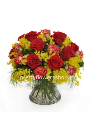 Bouquet di rose miste e mimosa-foto indicativa