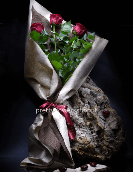 3 rose rosse