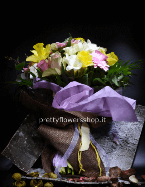 bouquet primavera giallo e bianco e rosa